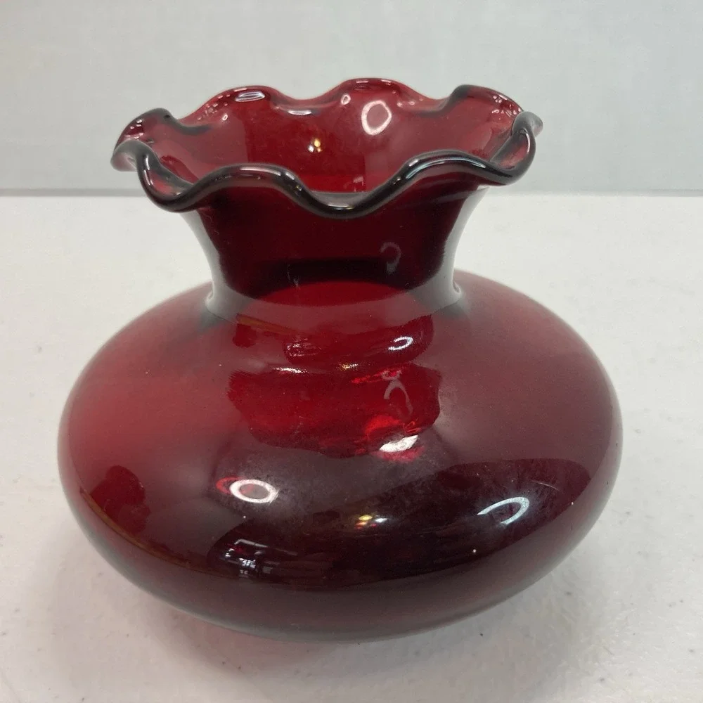 Set‎ Of 2 Vtg Anchor Hocking Royal Ruby Red Glass Vases W/Ruffled Crimped Rim